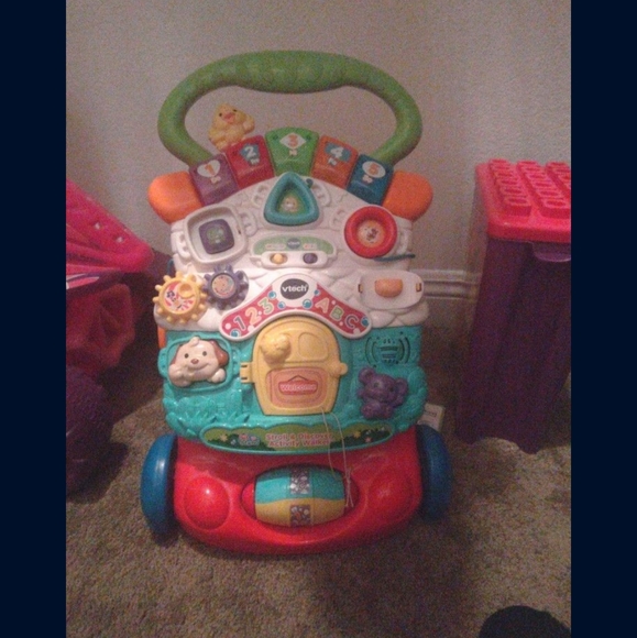 Baby push learn to walk - Picture 2 of 2